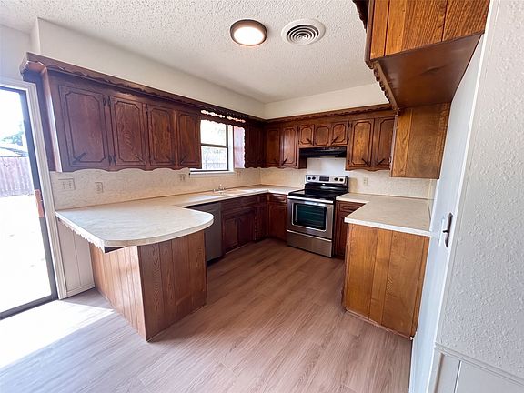 2nd image of 3206 Lansbrook Ct