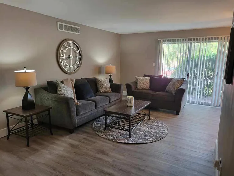 Carriage Hill Apartments - Dearborn Heights, MI — Photo 13
