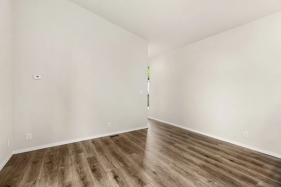 3 bed, 900 sqft, $2,200 — Photo 4
