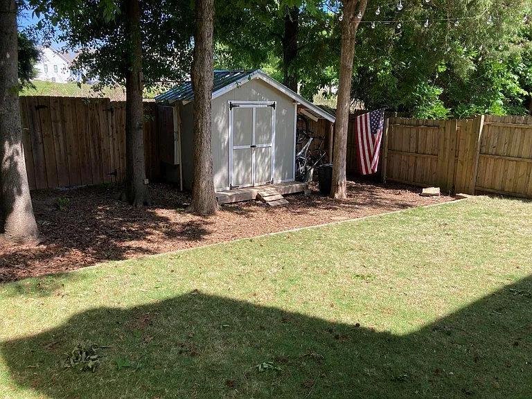 1028 Chinook St — Photo 4