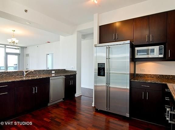 3rd image of 1211 S Prairie Ave APT 1506