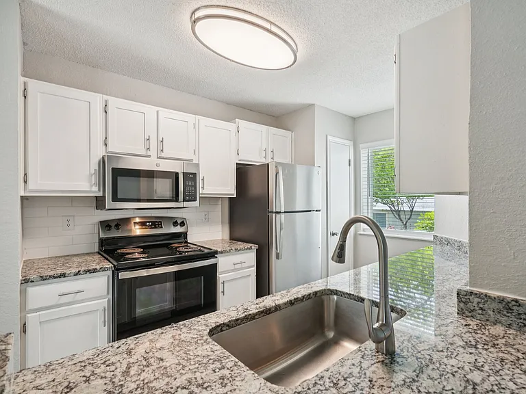 Fieldcrest Apartments — Photo 17