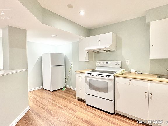 2nd image of 569 Blythwood Sq #2