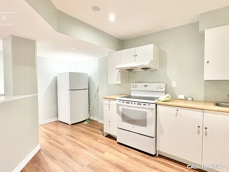 569 Blythwood Sq #2 — Photo 2