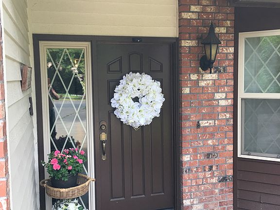 front door w shelter & light