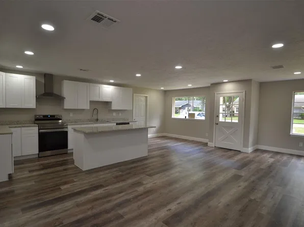 731 James St, Tomball, TX 77375