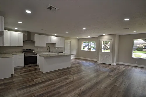 731 James St Photo 1