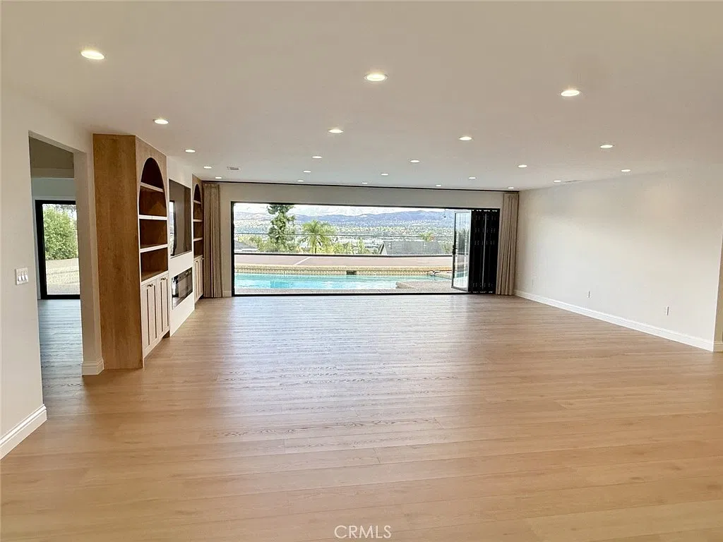 3 bed, 2026 sqft, $7,000 — Photo 1