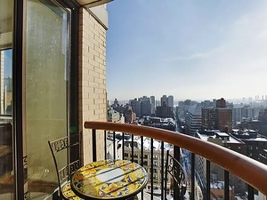 Sold by Corcoran | media 21