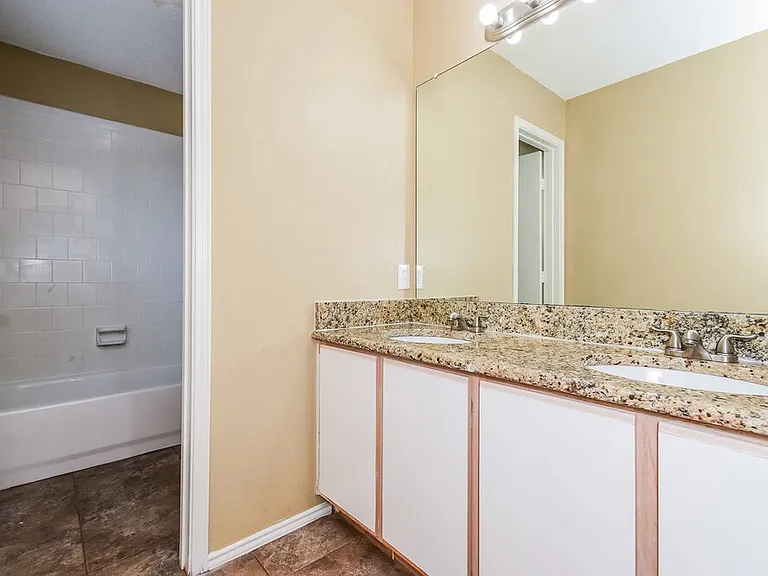 3304 Creekwood Dr — Photo 16