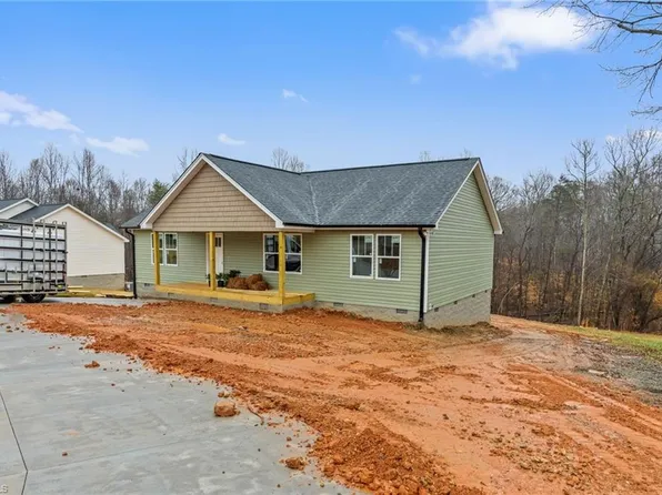 220 Arcadia Dr, Lexington, NC 27295