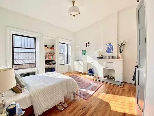 Rented by Zjama Realty Corp | media 6