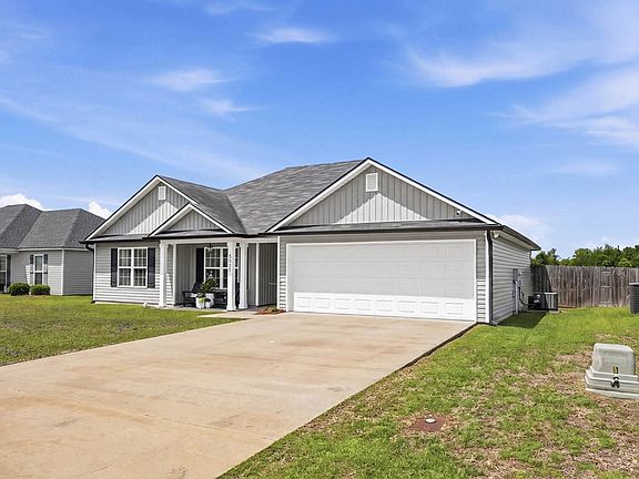 3rd image of 3421 Greenhill Dr