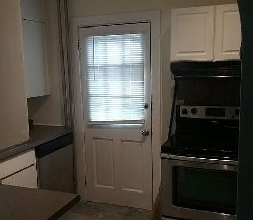 4th image of 409 1/2 4th St