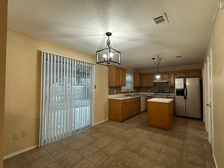 2312 Guy Cir — Photo 9