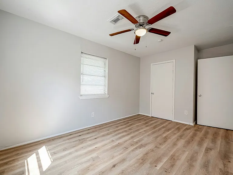 8814 Manus St #7 — Photo 25