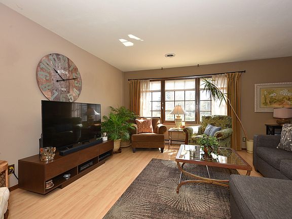 5th image of 2219 Stonecroft Dr