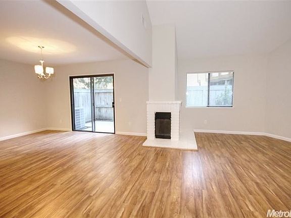 5th image of 2022 University Park Dr