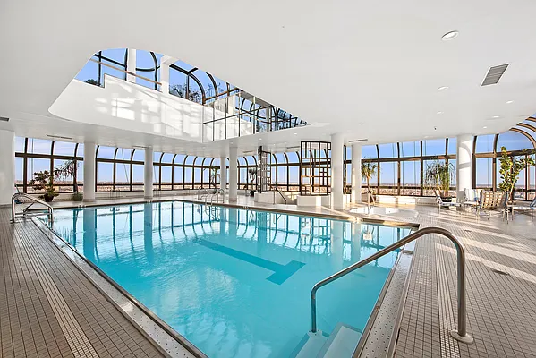 Sold by R New York | media 10