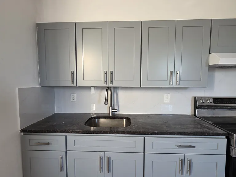 154 Weed Ave #2R — Photo 6