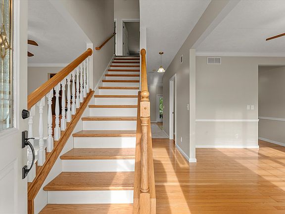 4th image of 1703 Deer Run Dr