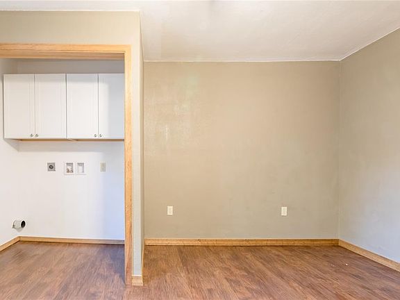 5th image of 212 S Elk Ave