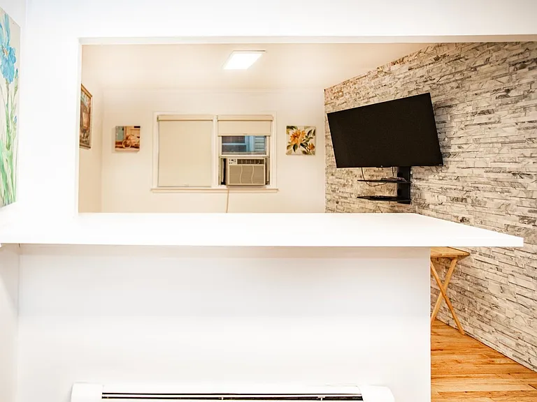 391 Manila Ave #3 — Photo 2