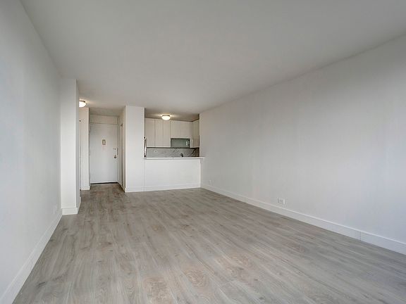 4th image of 300 Mercer St APT 10F