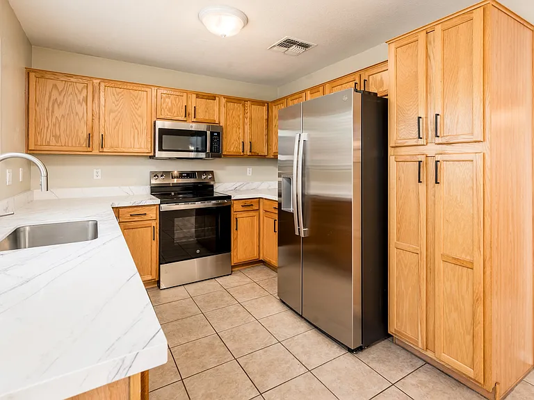 17429 W Watson Ln — Photo 6