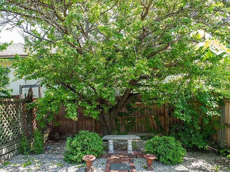 562 State St — Photo 25