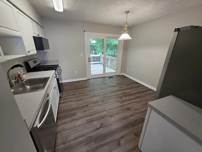 905 Lauren Way — Photo 14