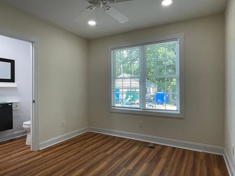 604 Avery St — Photo 32