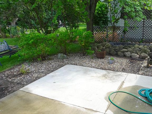 2nd image of 1836 Bayview Dr