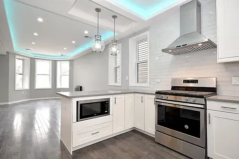 4 bed, 2.5 bath, 2400 sqft, $4,400 — Photo 2
