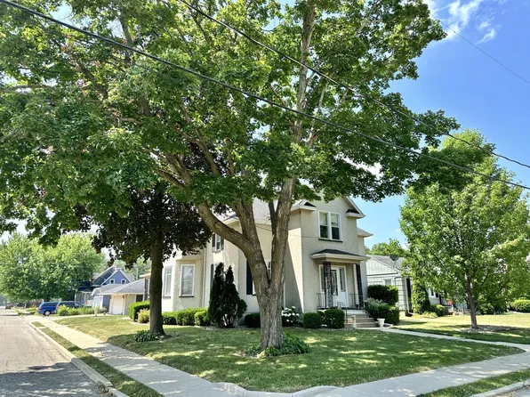 2704 7th St, Peru, IL 61354