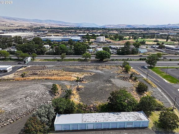 4th image of 707 Snipes St