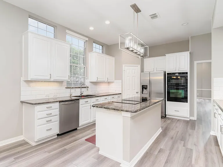6009 Charleston Dr — Photo 5