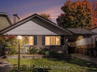 1517 Caverley St, Ottawa, ON K1G 0X9