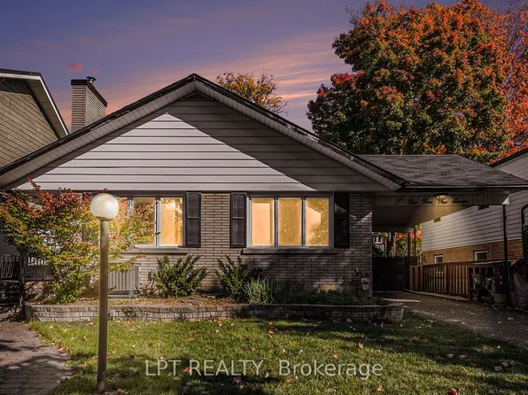 1517 Caverley St, Ottawa, ON K1G 0X9