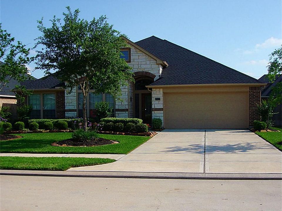 1st image of 28523 Spiceberry Dr