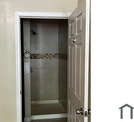 1621 N Bond St — Photo 9
