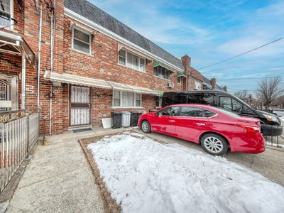1026 E 213 Street, Bronx, NY, 10469