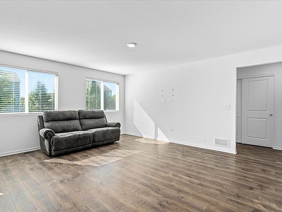 2nd image of 539 Colchester Dr
