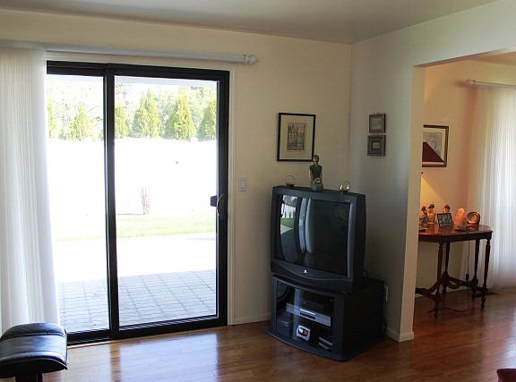 4th image of 867 Dow Dr
