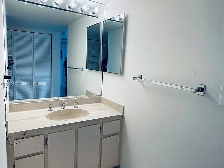 11111 Biscayne Blvd #4E — Photo 23