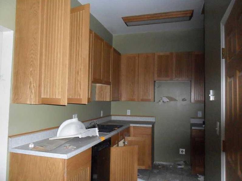 2nd image of 845 W 30th St