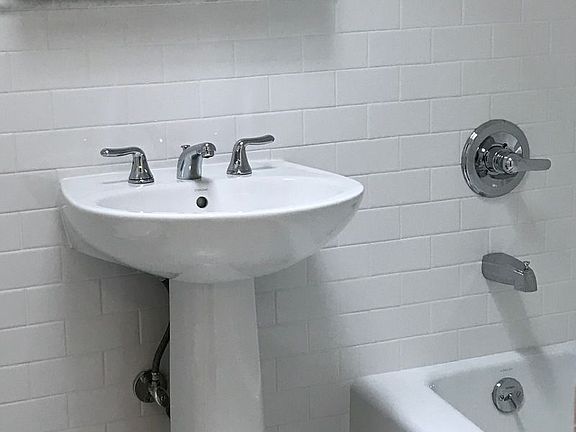 5th image of 980 2nd Ave #20