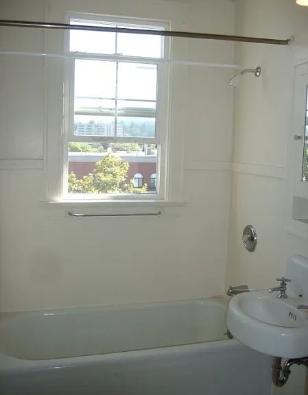 1272 Willamette St — Photo 5