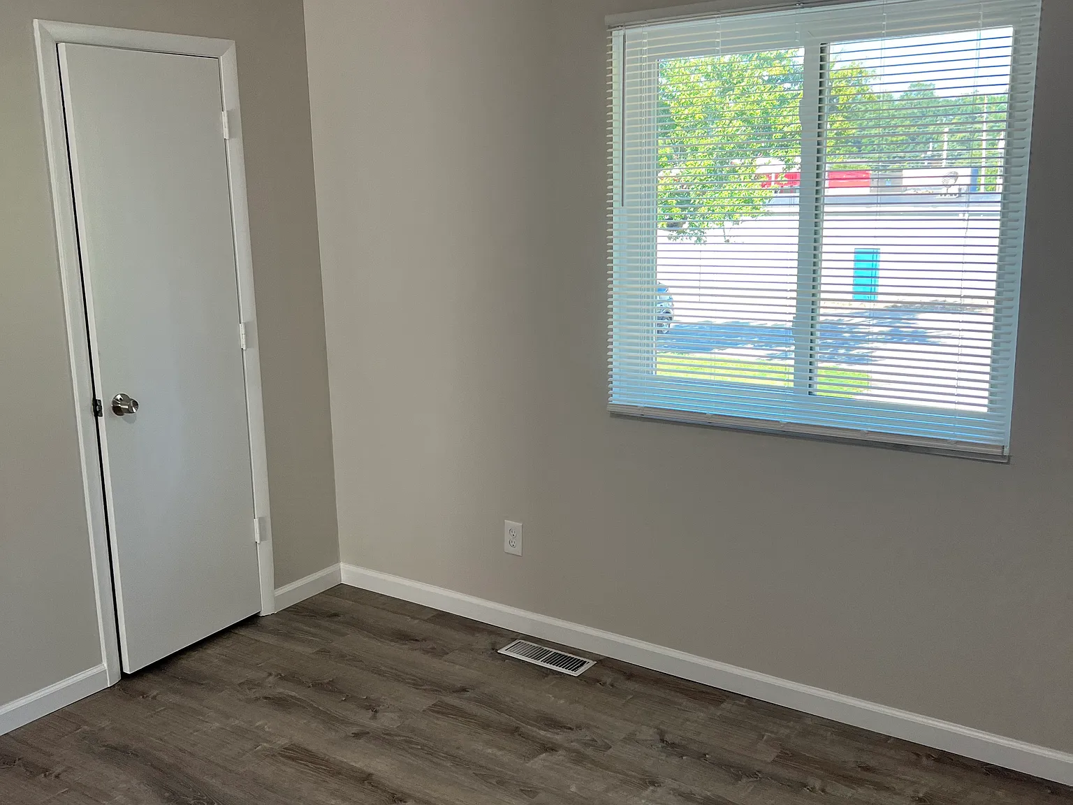 2 bed, 1000 sqft, $1,100 — Photo 2