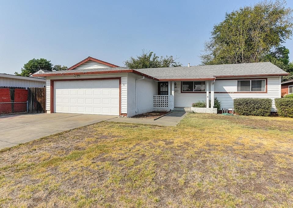 1st image of 51 Lochmoor Cir
